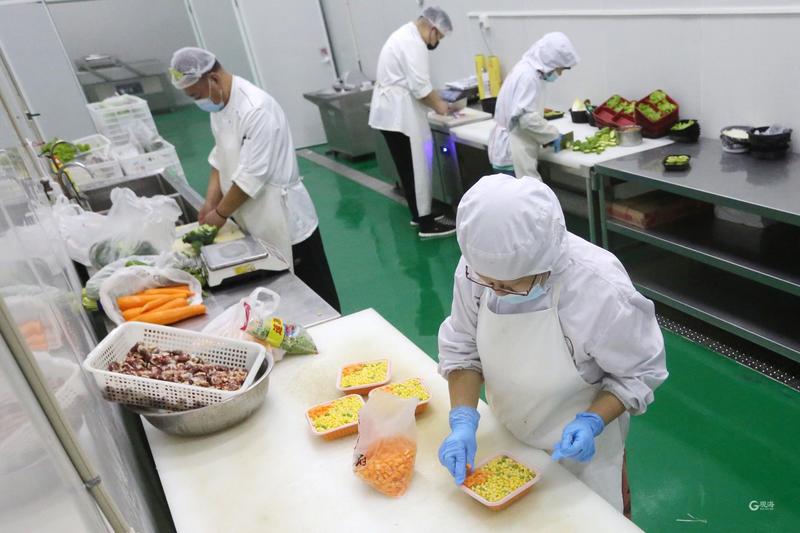 預制菜成為島城家庭餐桌的新選擇 青企加碼布局，培育特色品牌與餐飲管理新生態(tài)